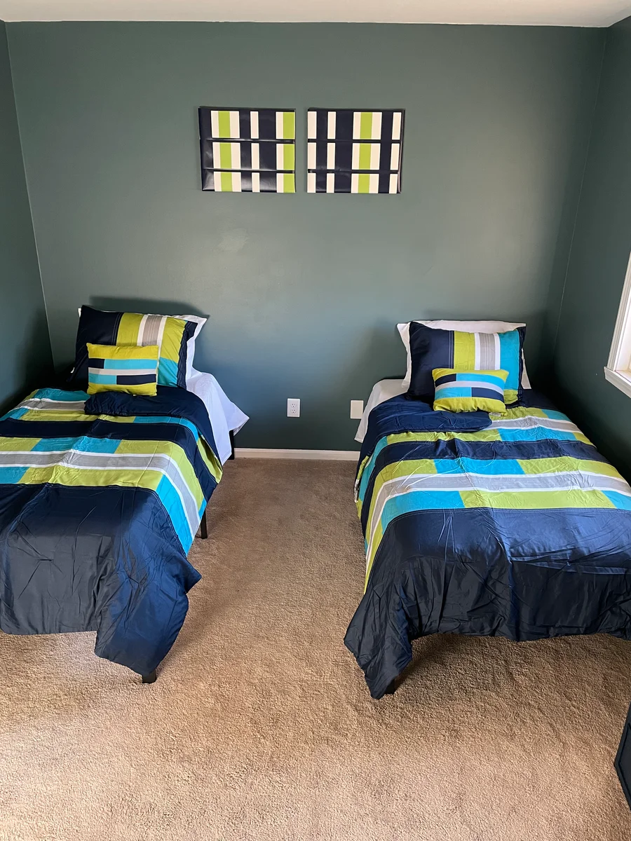 A real bedroom photo from the old site